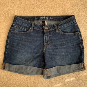 Apt.9  Shorts Size 8 Women’s Medium  Blue Excellent Condition